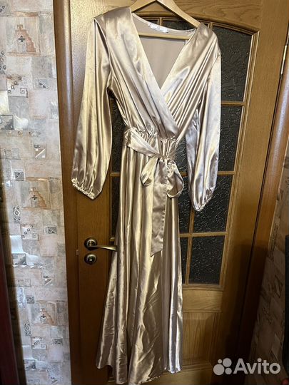 Золотое платье в пол