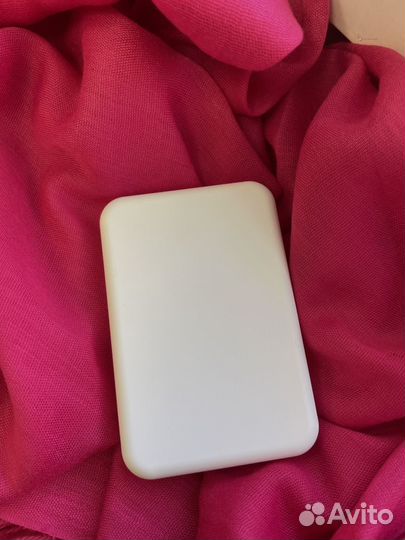 Повербанк с беспроводной зарядкой