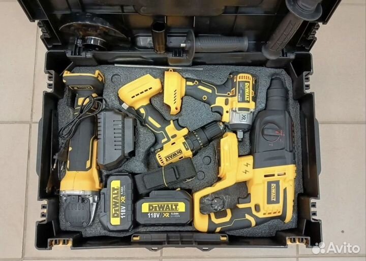 Набор аккумуляторного инструмента 4 в 1 dewalt