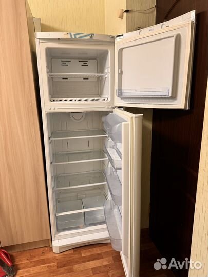 Холодильник indesit