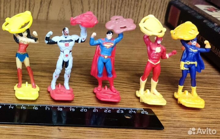 Фигурки DC comics от Kinder surprise