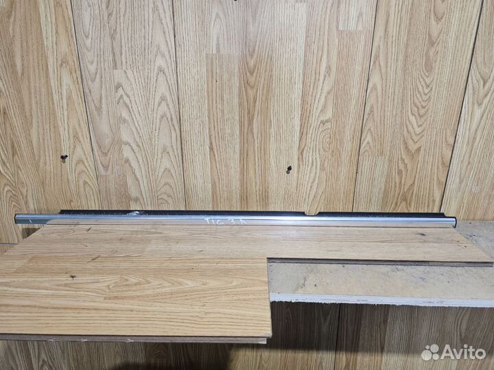 Молдинг стекла задний левый Volkswagen Tiguan