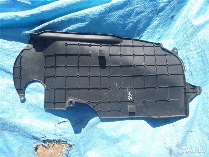 Декоративная крышка двс Toyota Crown GRS200 2011