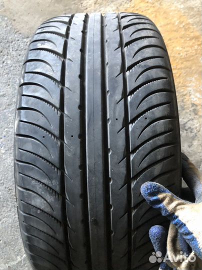 Kumho Ecsta PS71 SUV 245/45 R17