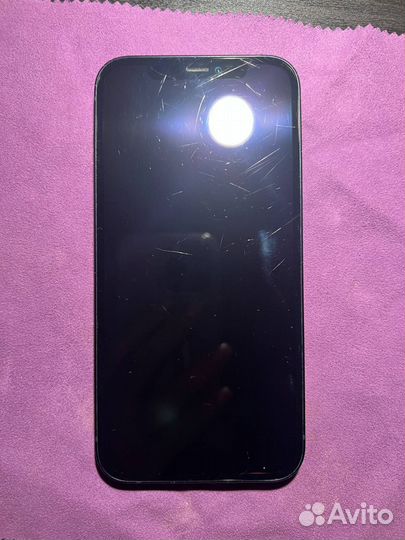 Телефон iPhone 12