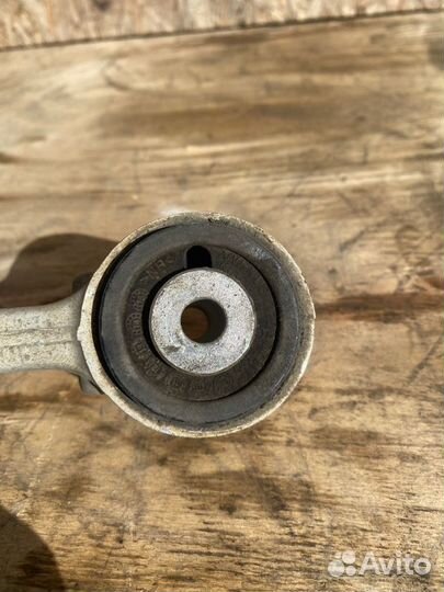 Рычаг передний верхний Volkswagen Touareg