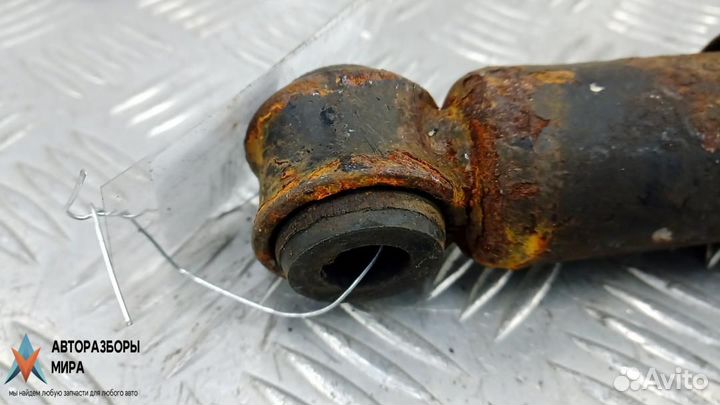 Амортизатор задний Mitsubishi L200 3 рест. 2004