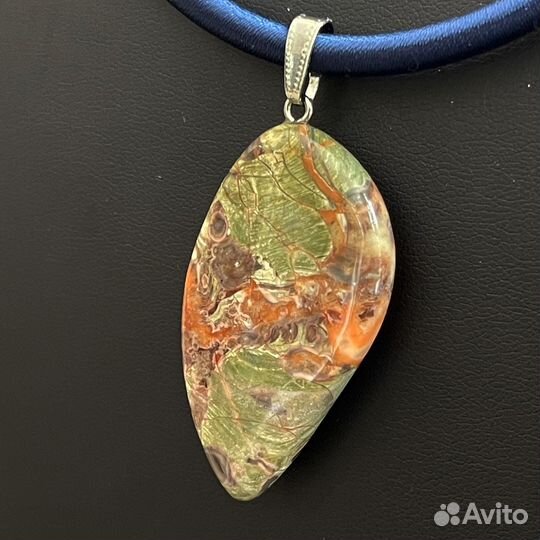 Кулоны с натуральным камнем на шнуре