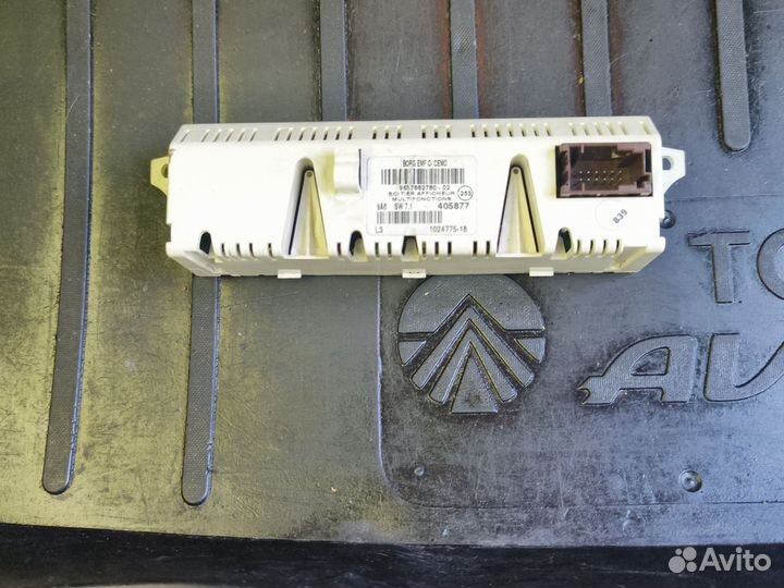 Peugeot дисплей