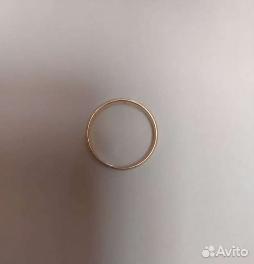 Золотое кольцо с бриллиантом