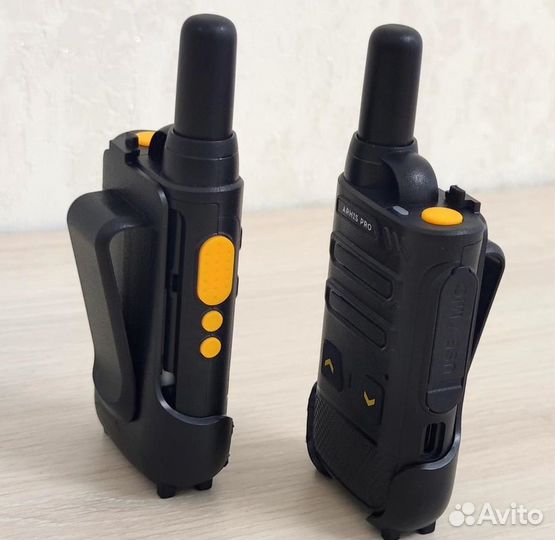 Рация-радиостанция в комплекте с наушниками