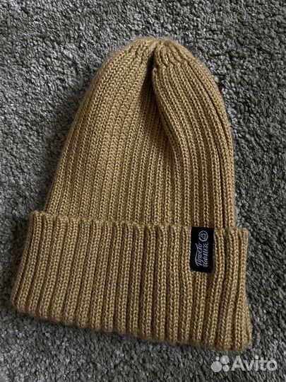 Просто шапка новая горчичный цвет