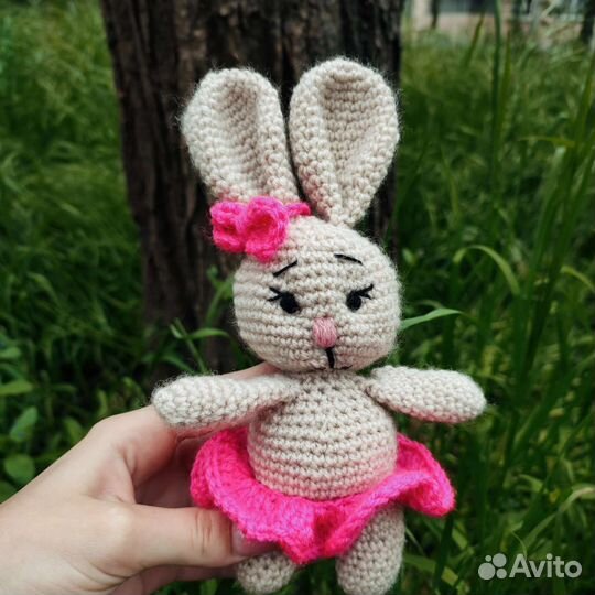 Вязаные игрушки зайки, мишки