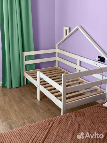 Кроватка с бортиком из массива детская Терем Инк