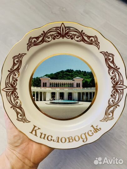 Сувенирные тарелки из разных стран. Маленькие