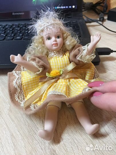 Куколка фарфоровая -прошлый век