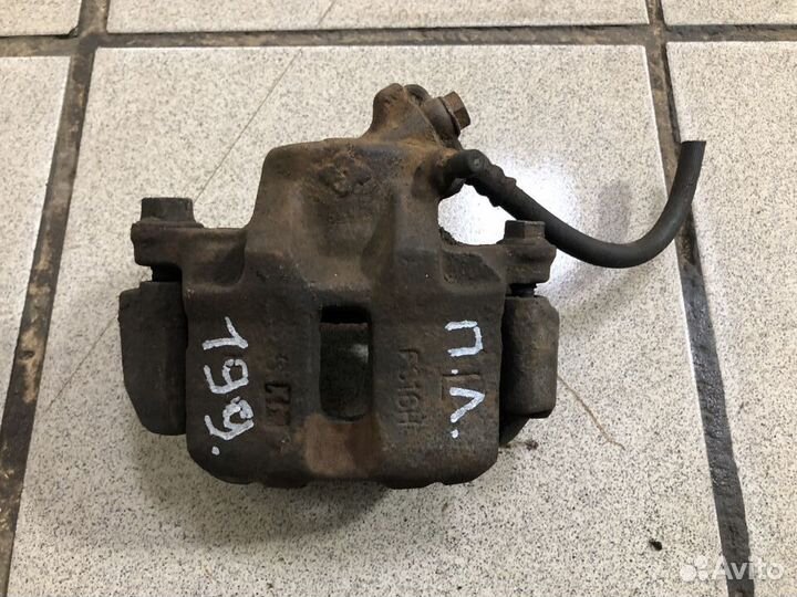 Суппорт тормозной передний Mitsubishi Mirage V