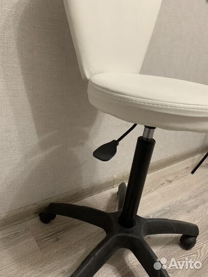 Стул для мастера маникюра для косметолога