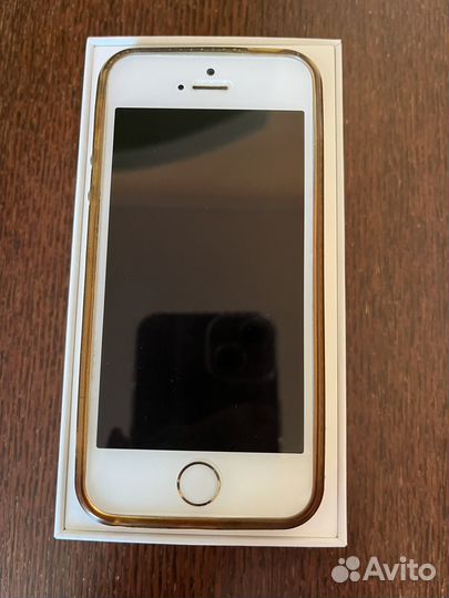 Телефон iPhone SE