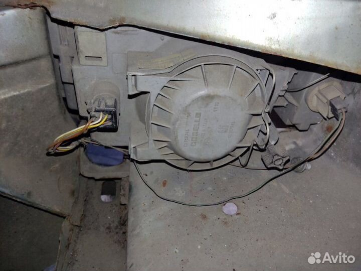 Фара правая Opel Omega A универсал 2.0 1989