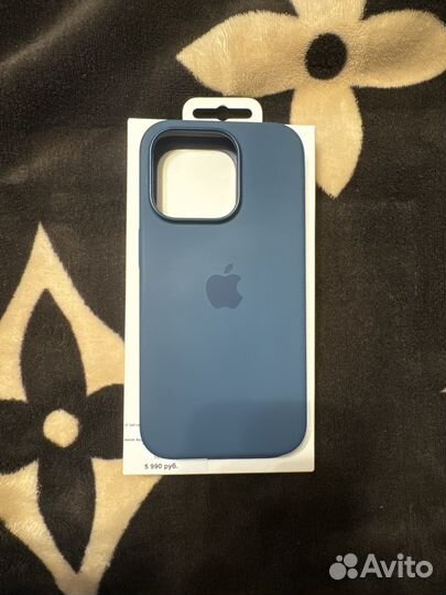 Оригинальный силиконовый чехол на iPhone 14 pro