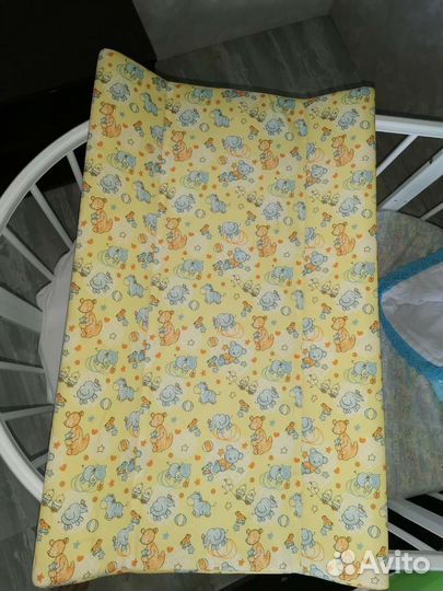 Пеленальная доска на кроватку