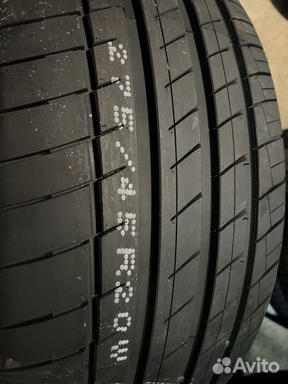 Kapsen RS26 275/45 R20 110W