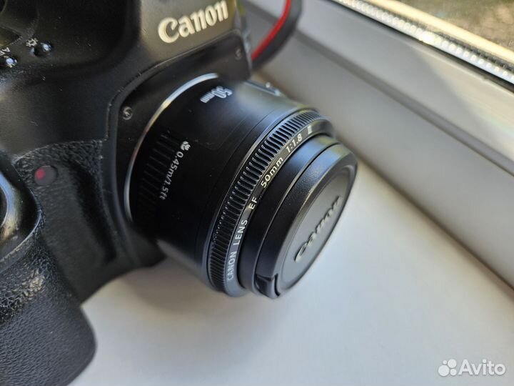 Зеркальный фотоаппарат Canon EOS 5D с обьективом