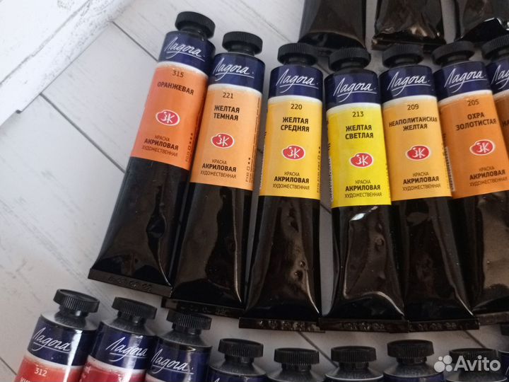 Акриловые краски Ладога