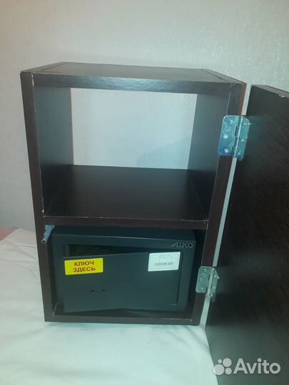 Сейф мебельный металлический с замком