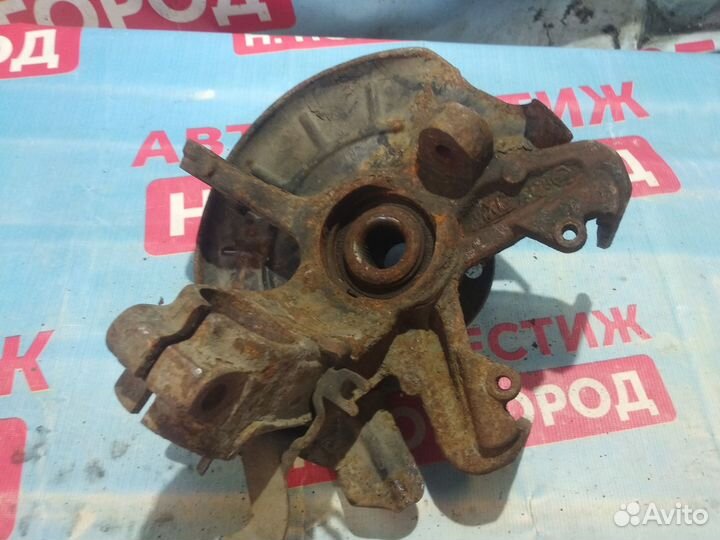 Поворотный кулак передний правый Шкода Фабиа