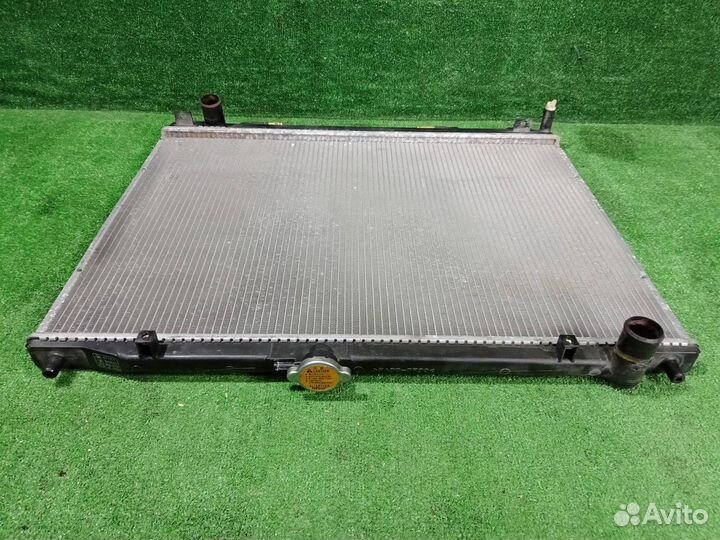 Радиатор охлаждения двигателя Mitsubishi Pajero 3