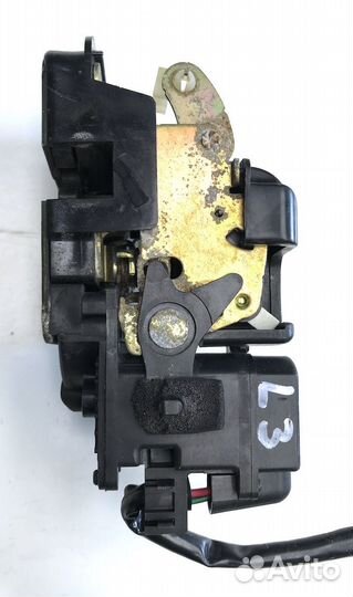 Замок двери левый задний Мазда 626 1995г 1.8л