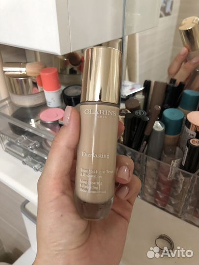 Clarins тональный крем брала за 4000 отдам за 1500