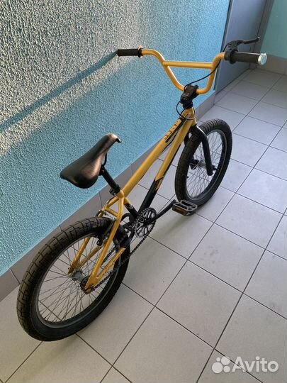 Велосипед BMX (трюковой велосипед)