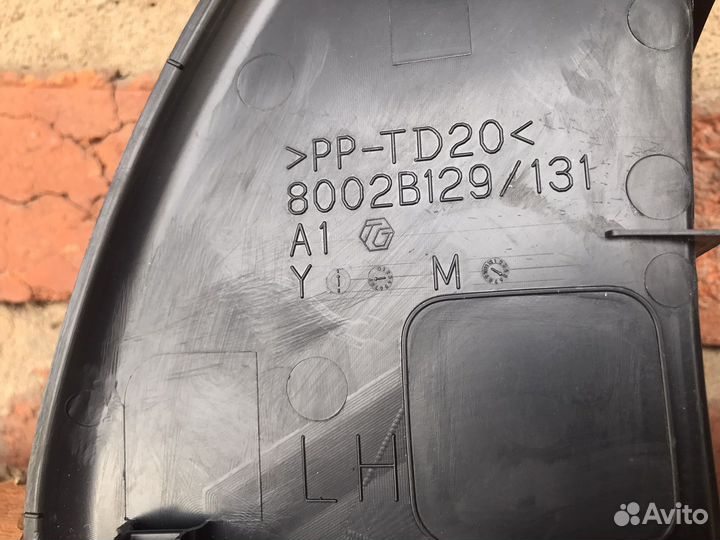 Накладка торпедо боковая Mitsubishi Outlander 3