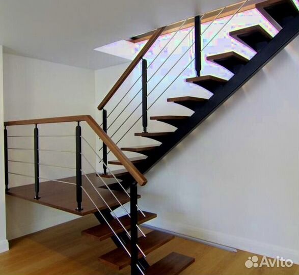 Лестница прямая на металлокаркасе
