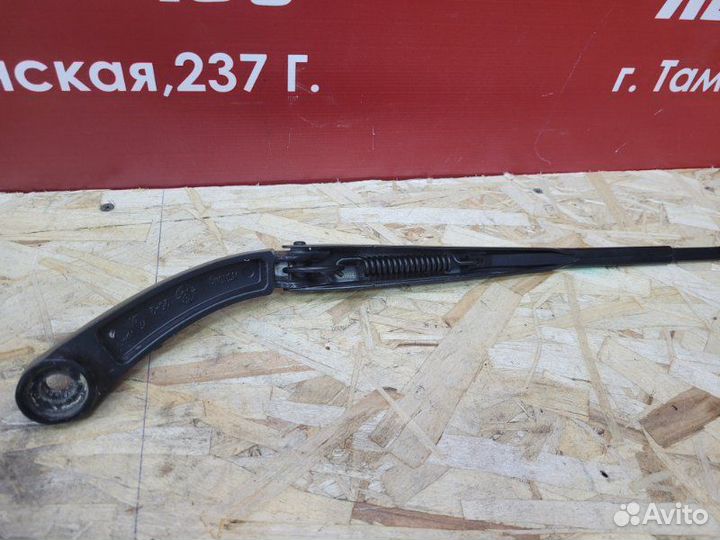 Поводок дворника передний левый LADA X-Ray