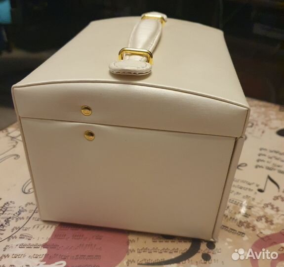 Шкатулка бежевая