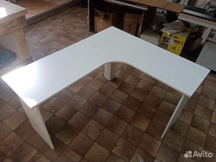 Стол угловой