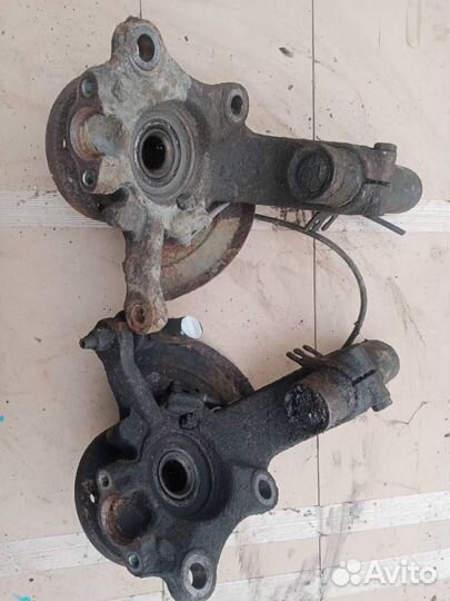 Кулак Volkswagen Sharan 2-й рест. 2005