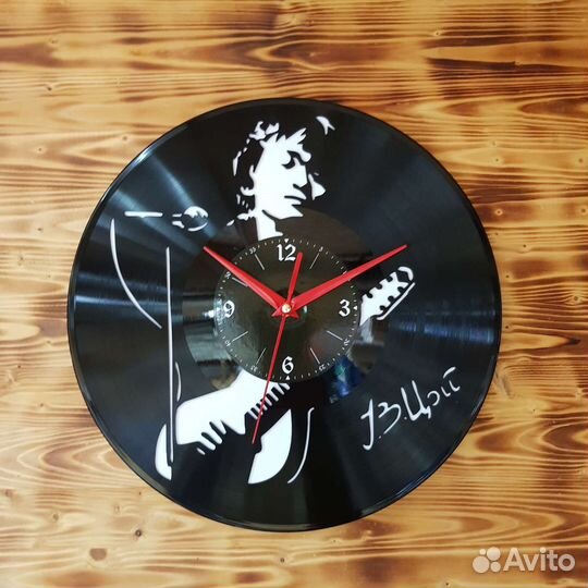 Часы из винила