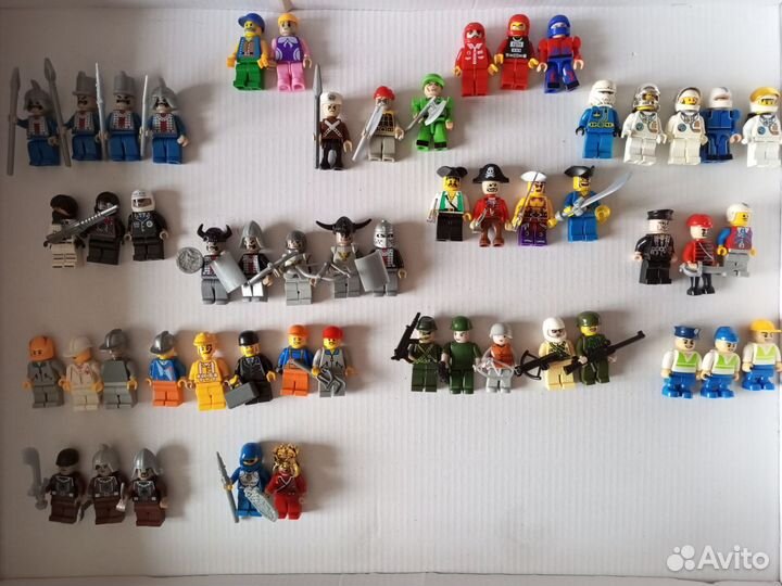 Фигурки из конструкторов (не Лего) в кейсе