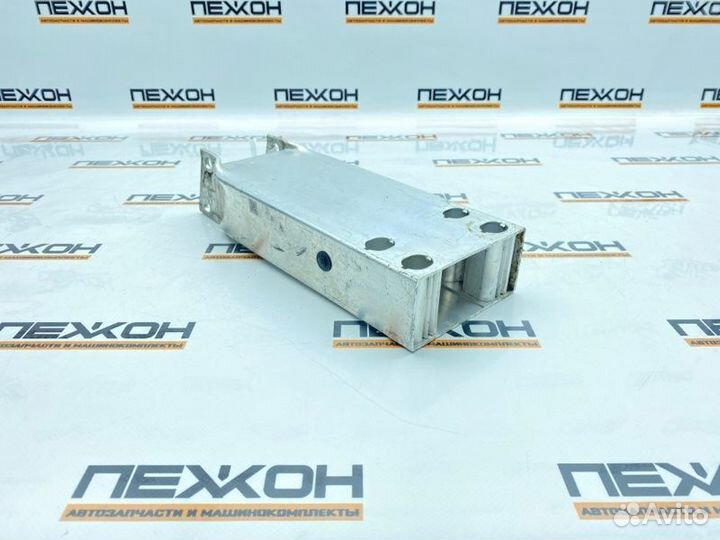 Кронштейн усилителя бампера передний правый