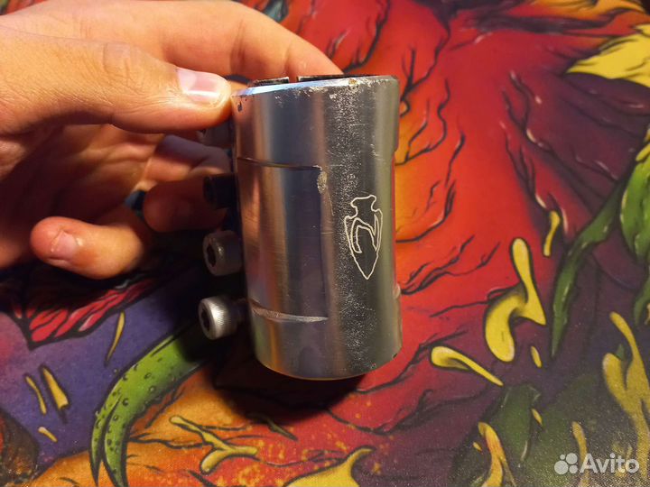 Зажим для трюкового самоката