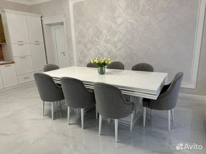 Стол и стулья