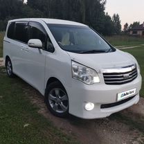 Toyota Noah 2.0 CVT, 2010, 190 000 км, с пробегом, цена 1 630 000 руб.