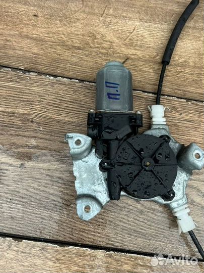 Стеклоподьемник передний правый Nissan Almera N16