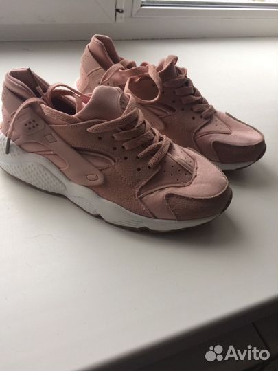 Кроссовки женские