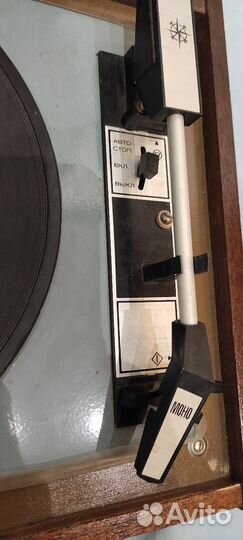 Проигрыватель винила электрофон Россия-323